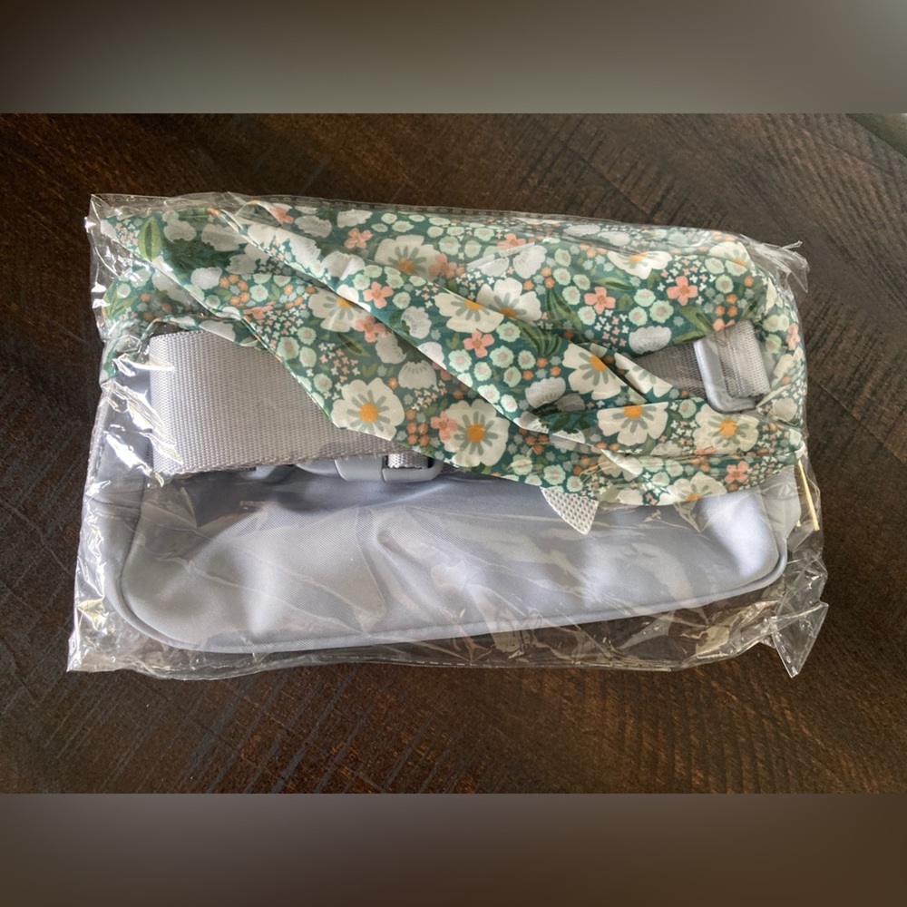 Belt bag with flowered detachable scarf - Picture 6 of 7